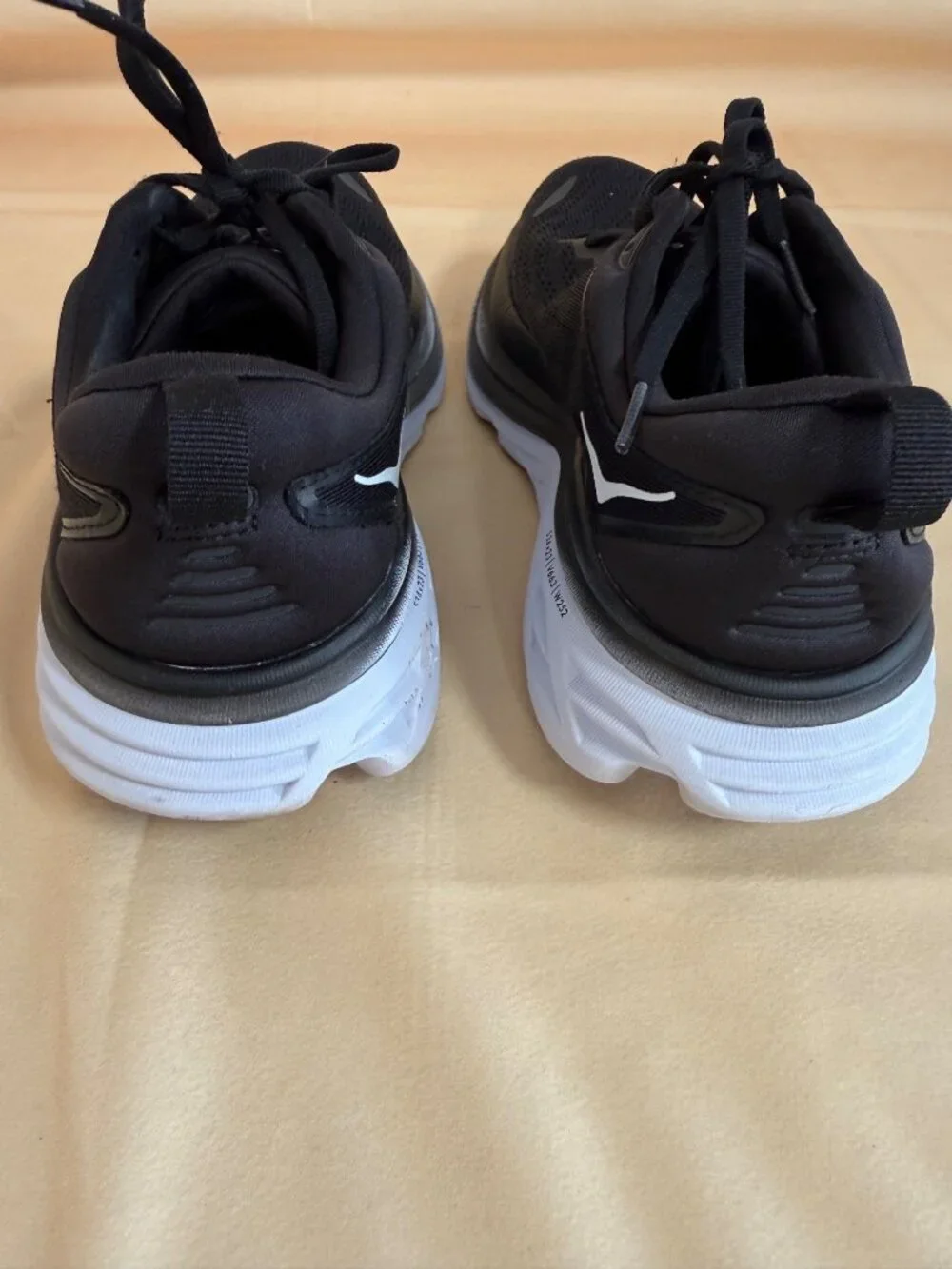 Hoka One One Womens Bondi 8 Black Running Shoes Atheisure Workout Size 8.5 B